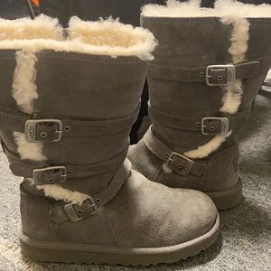 Limited edition! Size 3 (kids) Bailey Buckle UGG